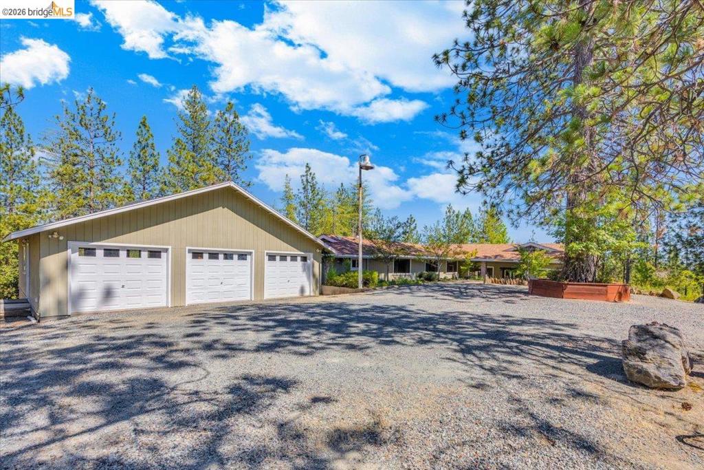 10421 Dexter Ln, Coulterville, CA 95311