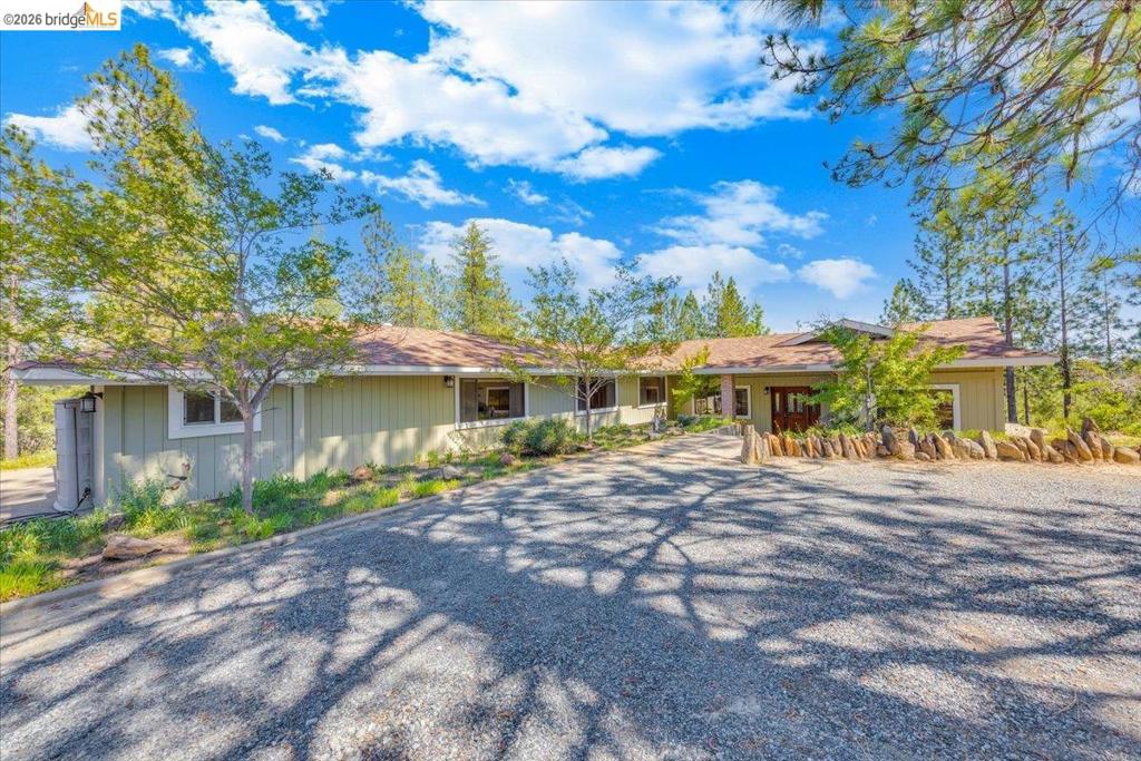 10421 Dexter Ln, Coulterville, CA 95311