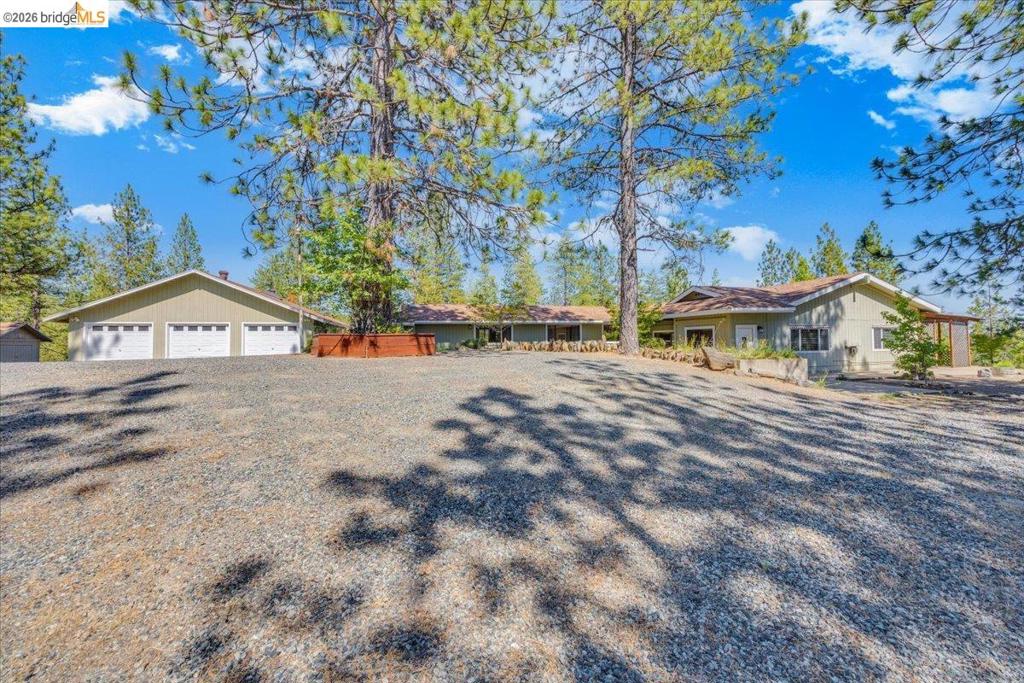 10421 Dexter Ln, Coulterville, CA 95311