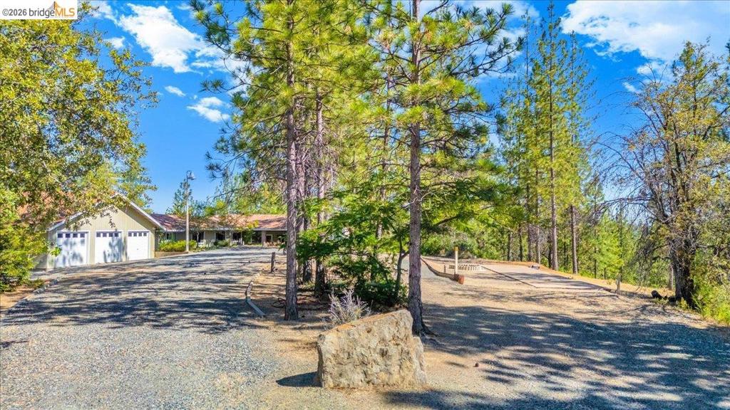 10421 Dexter Ln, Coulterville, CA 95311