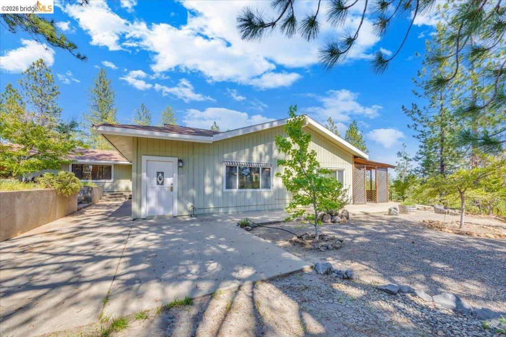 10421 Dexter Ln, Coulterville, CA 95311
