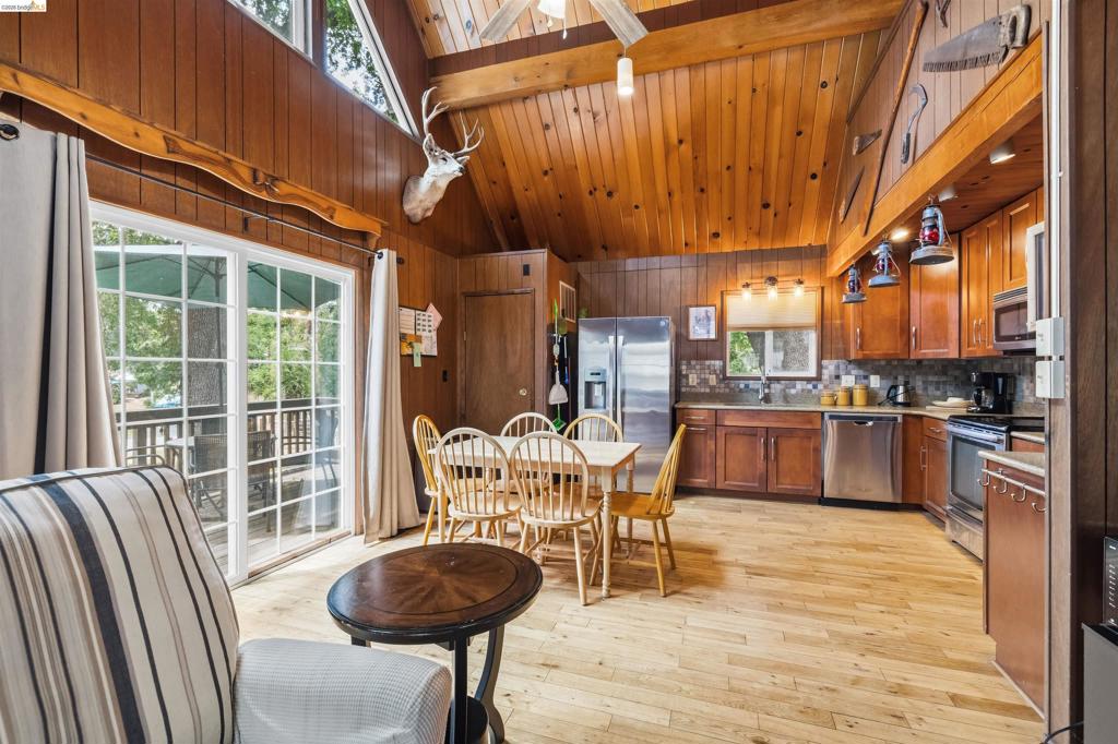 21816 Feather River Dr, Sonora, CA 95370