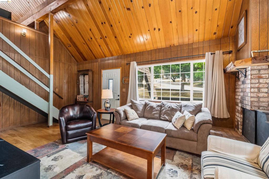 21816 Feather River Dr, Sonora, CA 95370