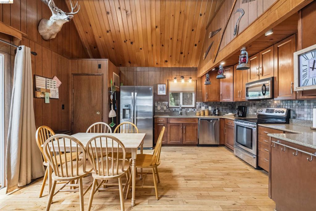 21816 Feather River Dr, Sonora, CA 95370