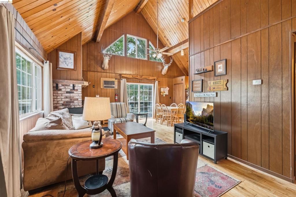 21816 Feather River Dr, Sonora, CA 95370