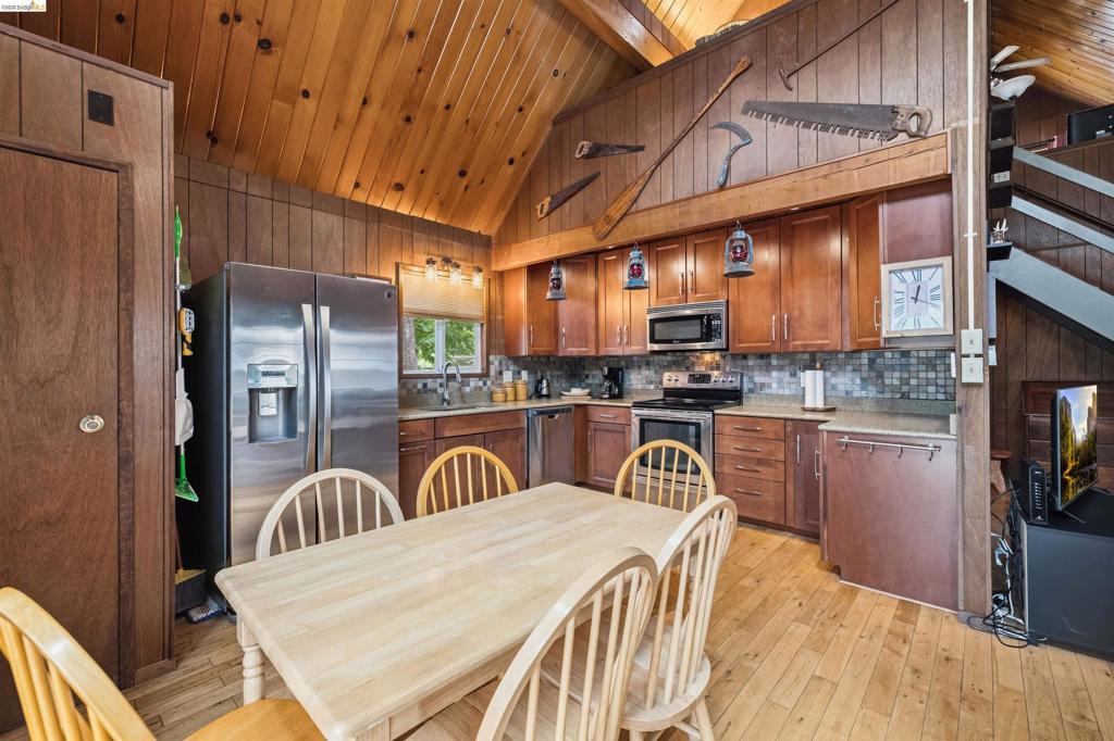21816 Feather River Dr, Sonora, CA 95370
