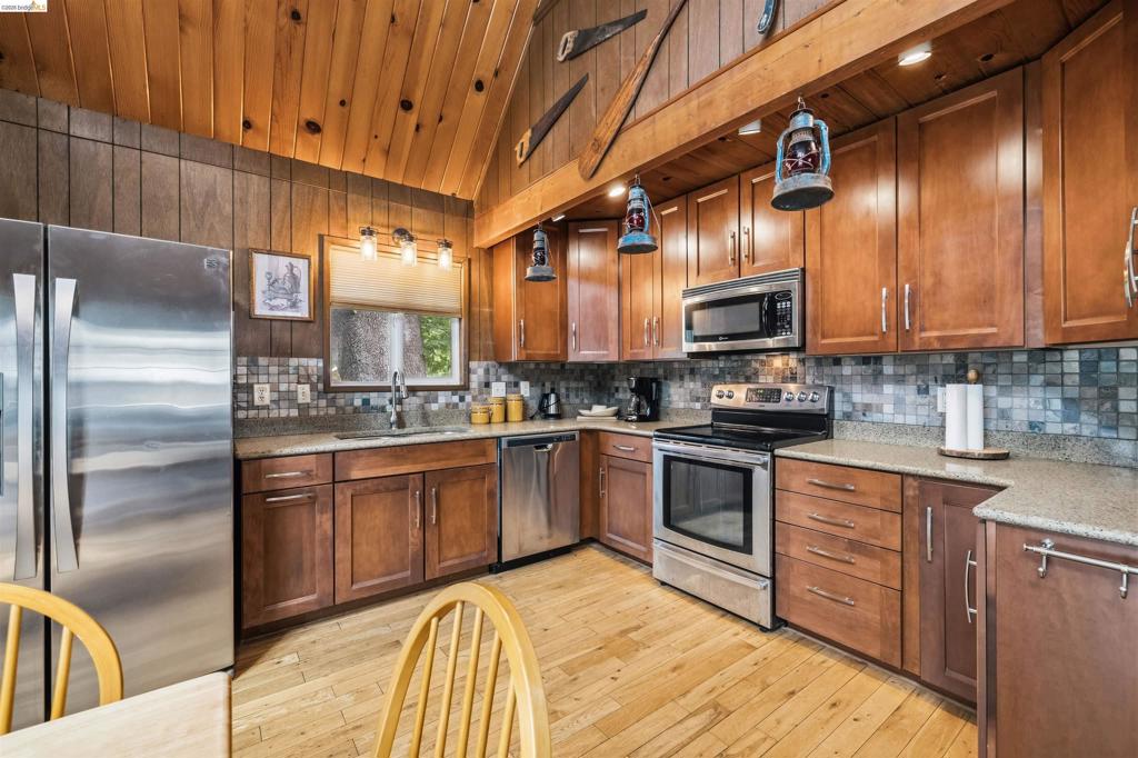 21816 Feather River Dr, Sonora, CA 95370