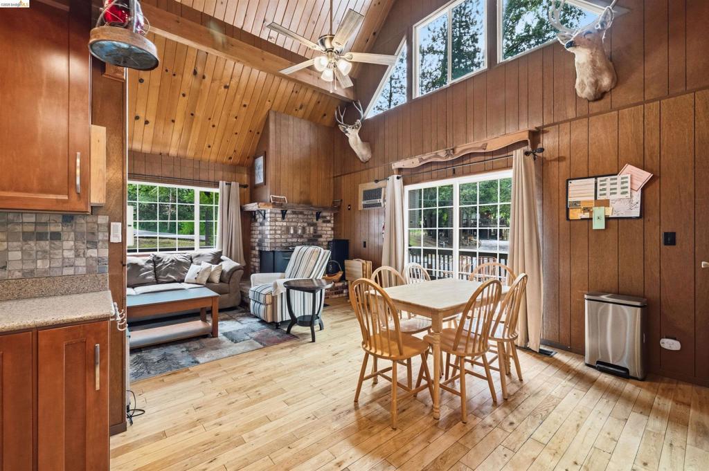 21816 Feather River Dr, Sonora, CA 95370