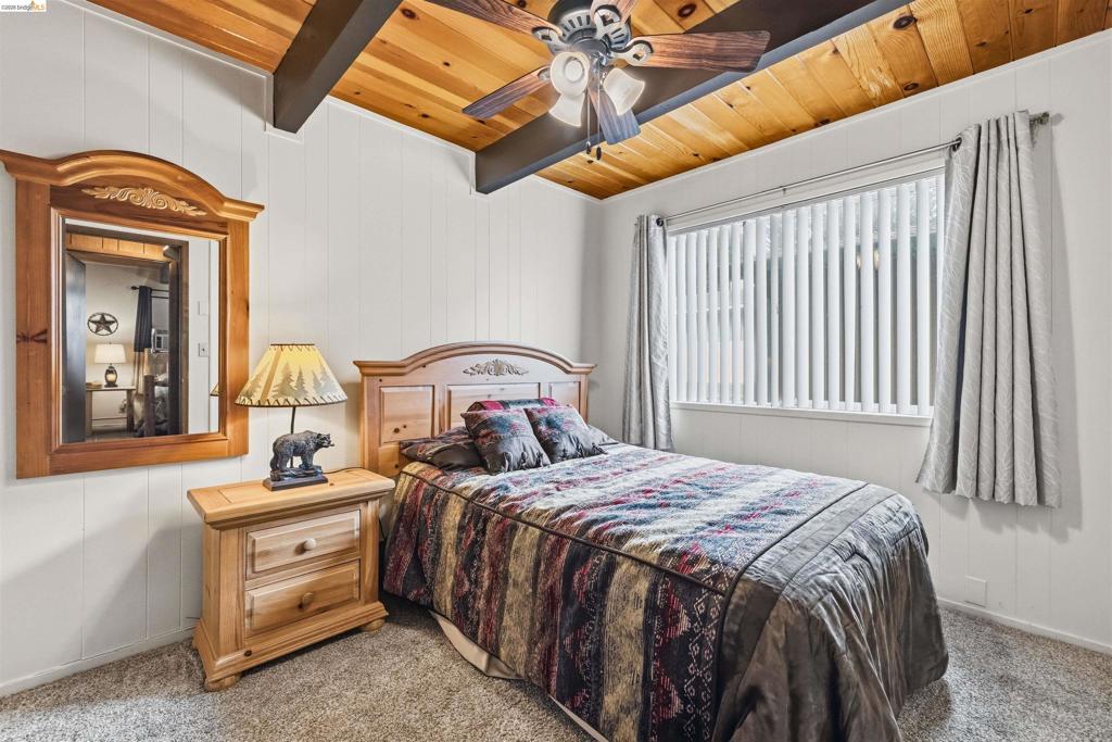 21816 Feather River Dr, Sonora, CA 95370