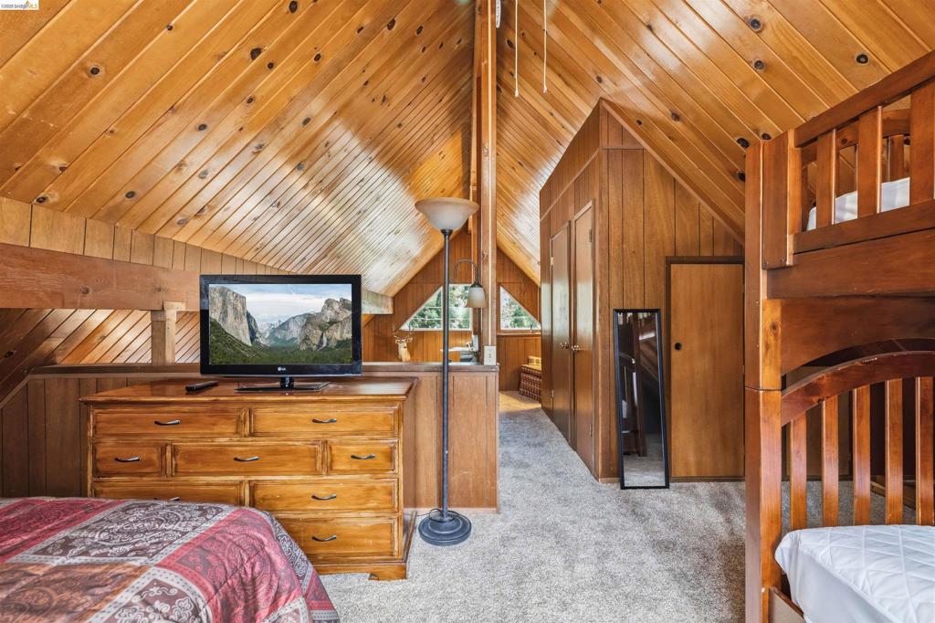 21816 Feather River Dr, Sonora, CA 95370