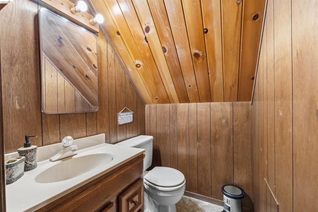 21816 Feather River Dr, Sonora, CA 95370