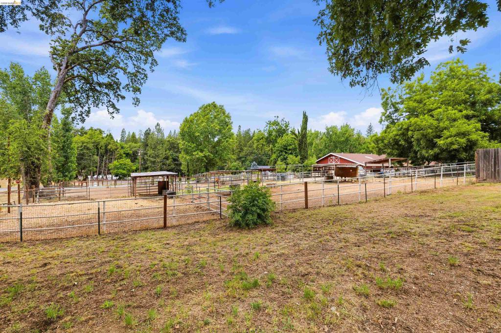 21816 Feather River Dr, Sonora, CA 95370