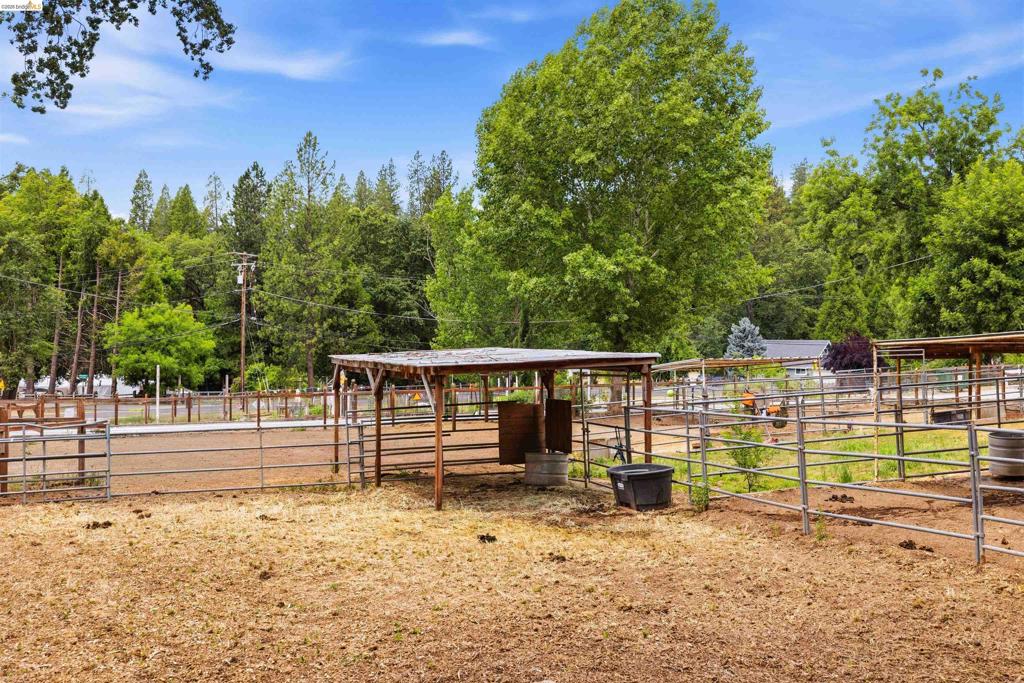 21816 Feather River Dr, Sonora, CA 95370
