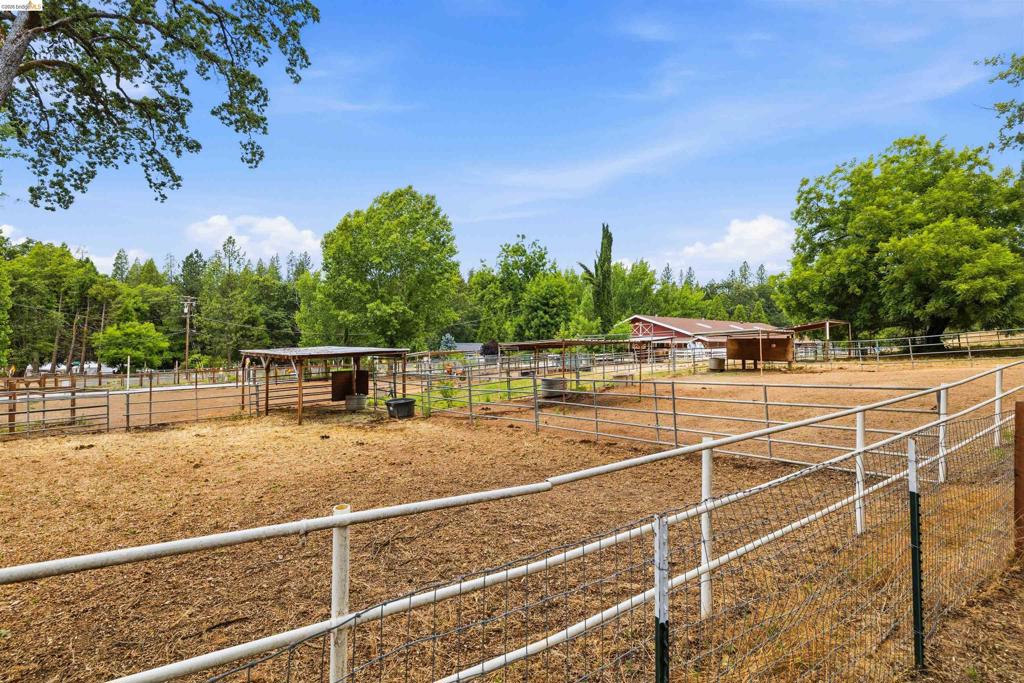 21816 Feather River Dr, Sonora, CA 95370