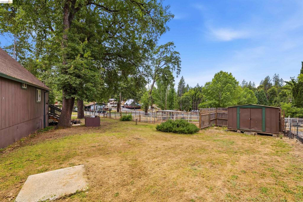 21816 Feather River Dr, Sonora, CA 95370