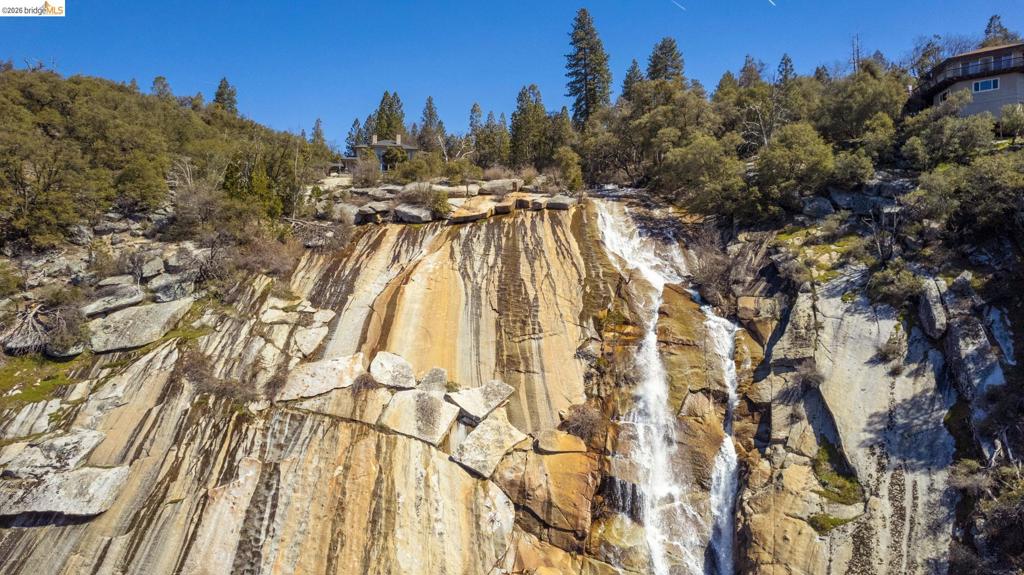 21816 Feather River Dr, Sonora, CA 95370