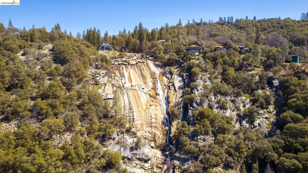 21816 Feather River Dr, Sonora, CA 95370