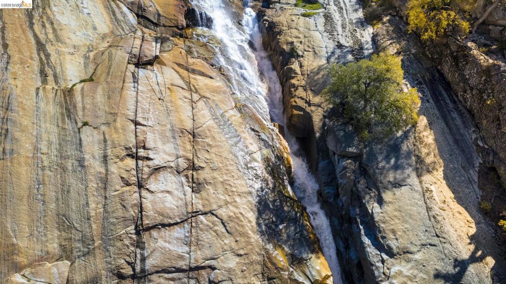 21816 Feather River Dr, Sonora, CA 95370