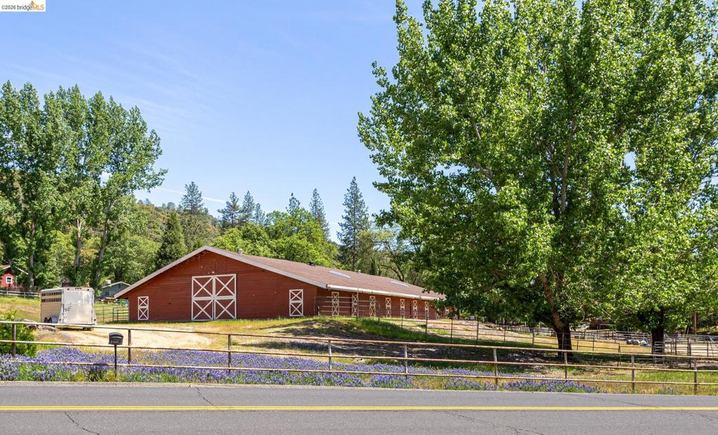 21816 Feather River Dr, Sonora, CA 95370