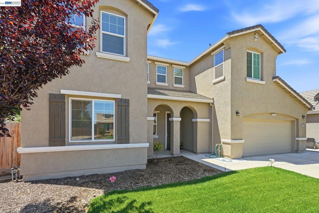 2126 Grapevine Dr, Livingston, CA 95334