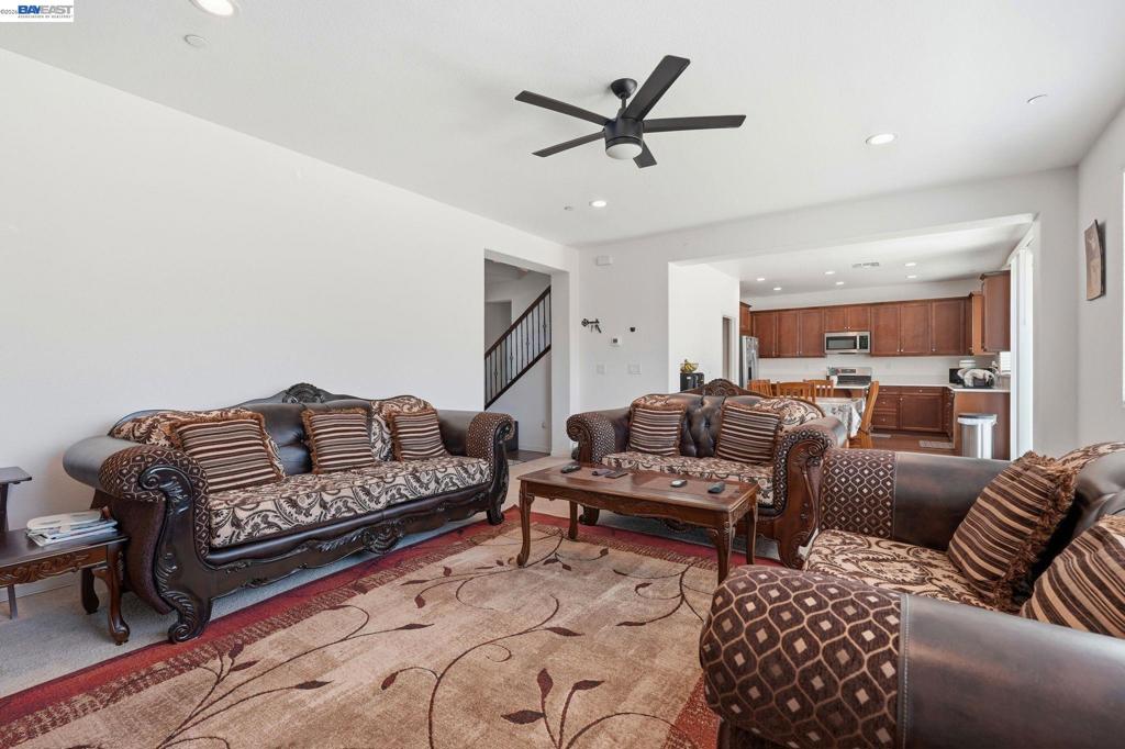 2126 Grapevine Dr, Livingston, CA 95334