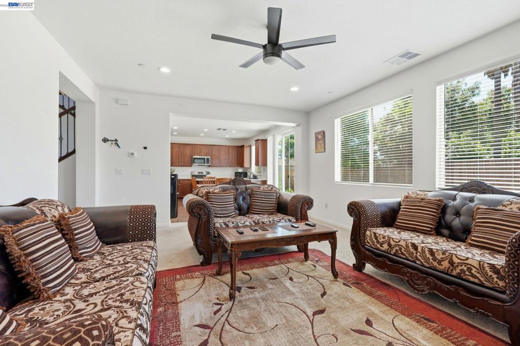 2126 Grapevine Dr, Livingston, CA 95334