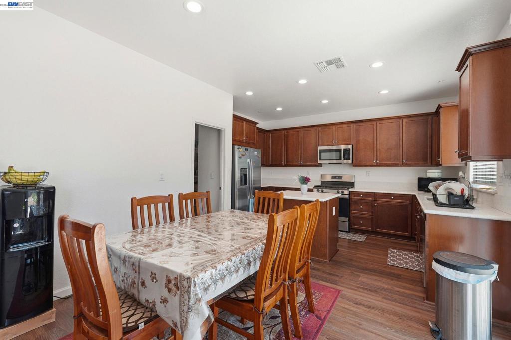 2126 Grapevine Dr, Livingston, CA 95334