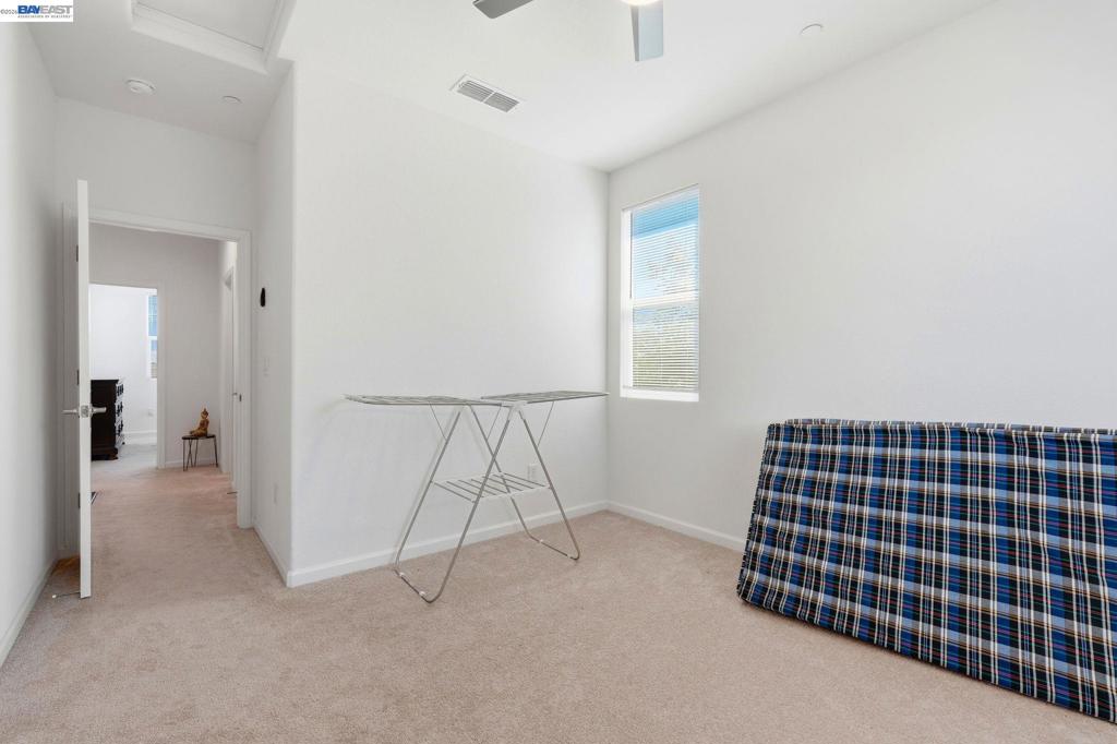 2126 Grapevine Dr, Livingston, CA 95334