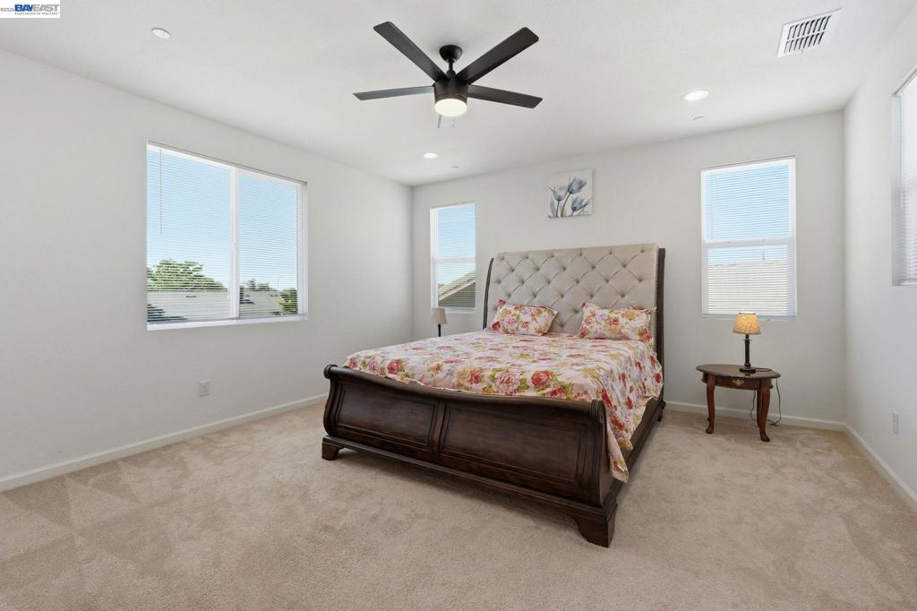2126 Grapevine Dr, Livingston, CA 95334