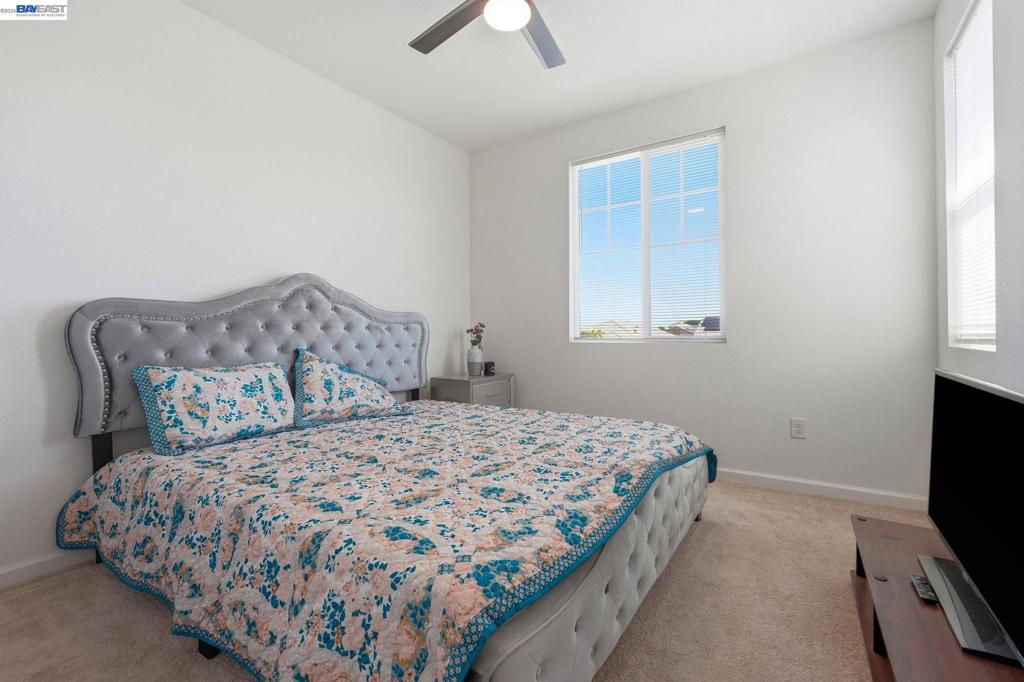 2126 Grapevine Dr, Livingston, CA 95334