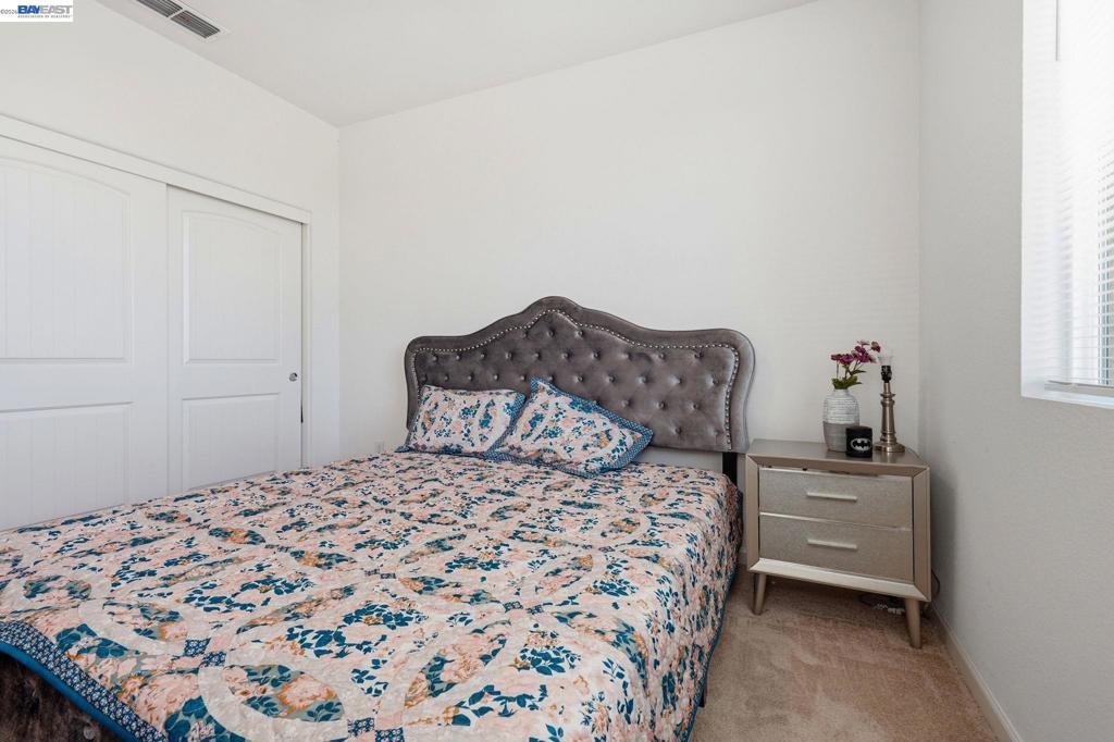 2126 Grapevine Dr, Livingston, CA 95334