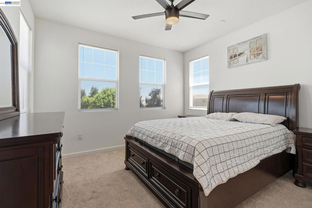 2126 Grapevine Dr, Livingston, CA 95334