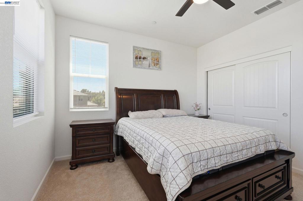 2126 Grapevine Dr, Livingston, CA 95334