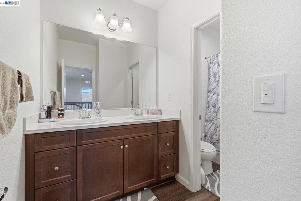 2126 Grapevine Dr, Livingston, CA 95334