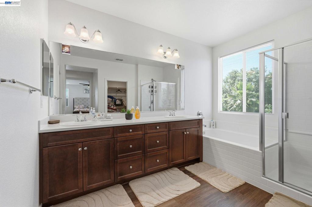 2126 Grapevine Dr, Livingston, CA 95334