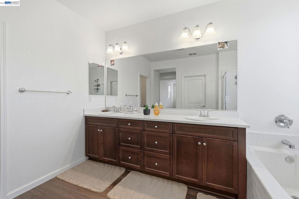 2126 Grapevine Dr, Livingston, CA 95334