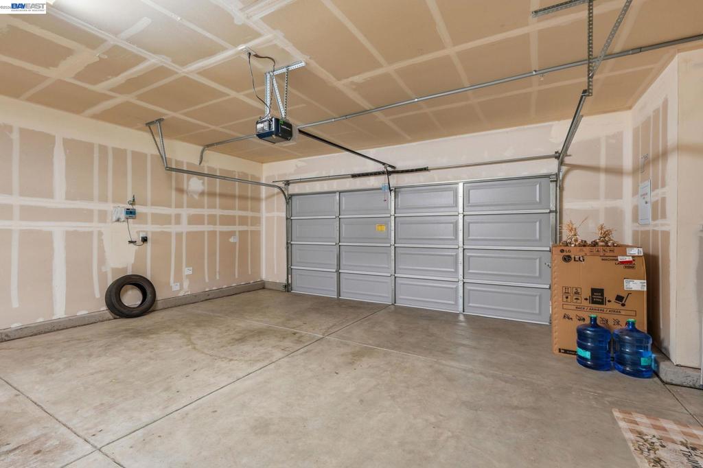 2126 Grapevine Dr, Livingston, CA 95334