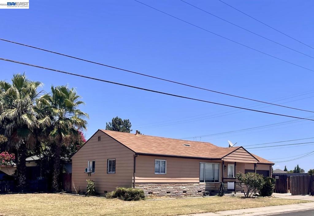 1003 Trinity St, Manteca, CA 95336