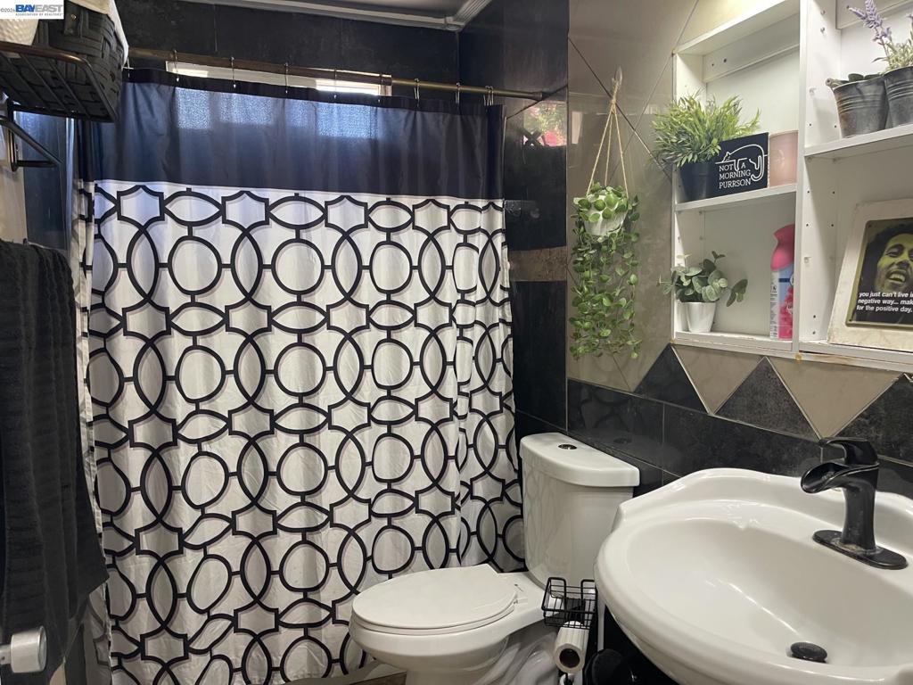 1003 Trinity St, Manteca, CA 95336