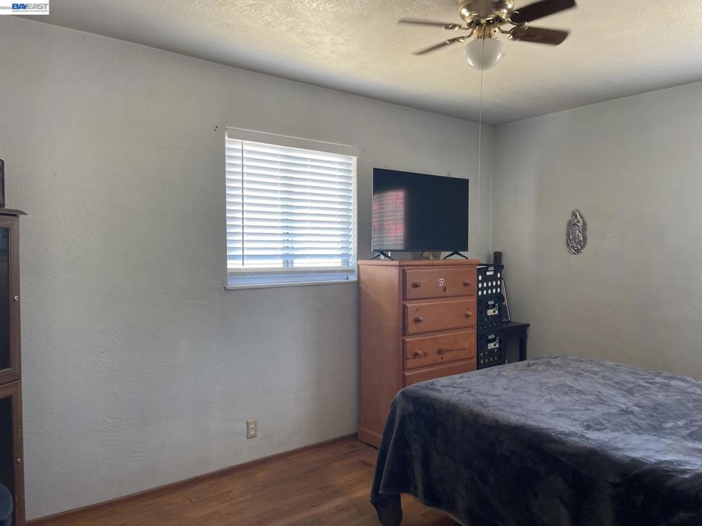 1003 Trinity St, Manteca, CA 95336