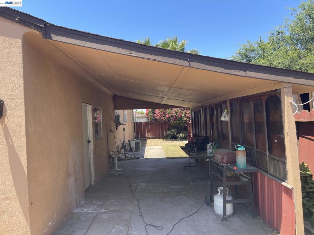 1003 Trinity St, Manteca, CA 95336