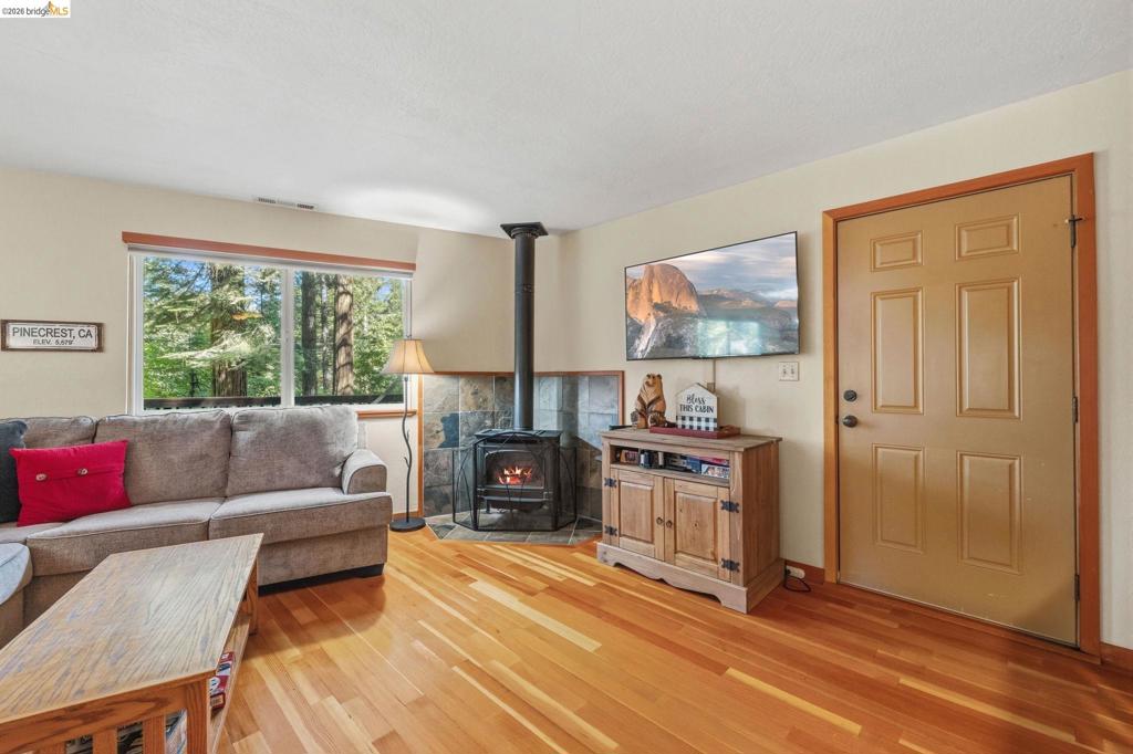 25209 E Jordan Way, Long Barn, CA 95335