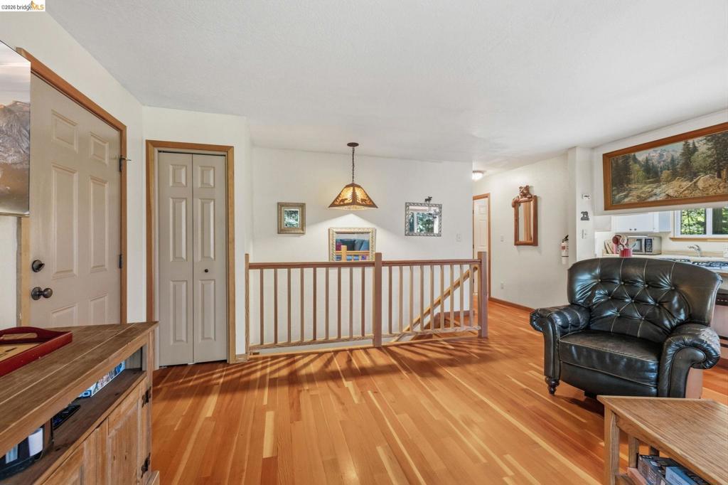 25209 E Jordan Way, Long Barn, CA 95335