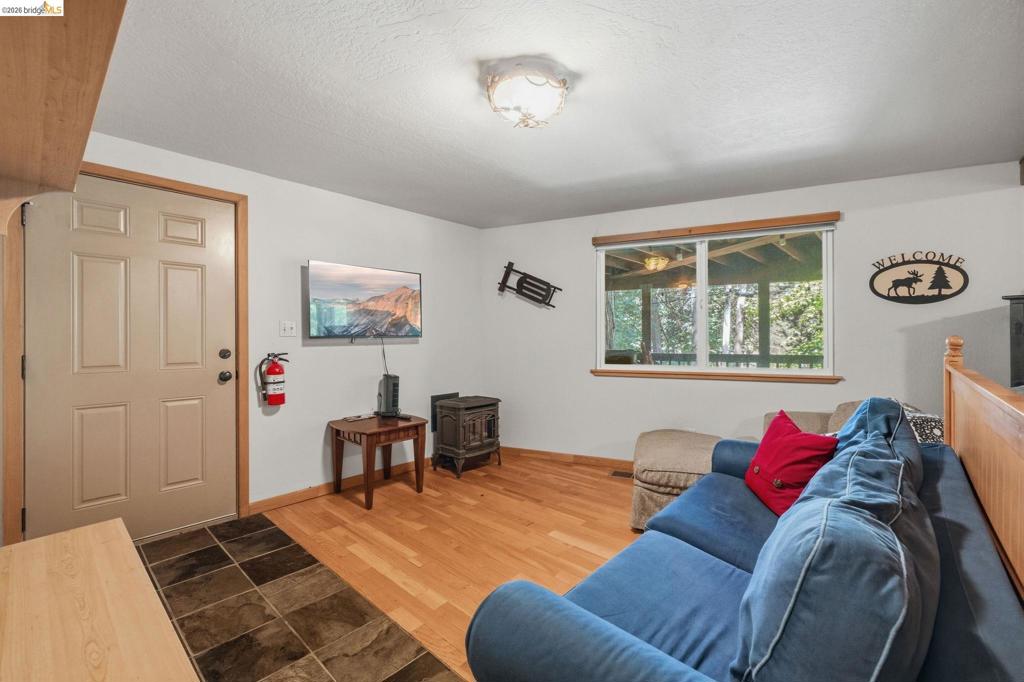 25209 E Jordan Way, Long Barn, CA 95335