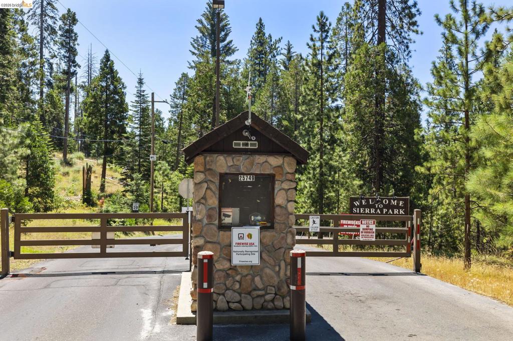 25209 E Jordan Way, Long Barn, CA 95335