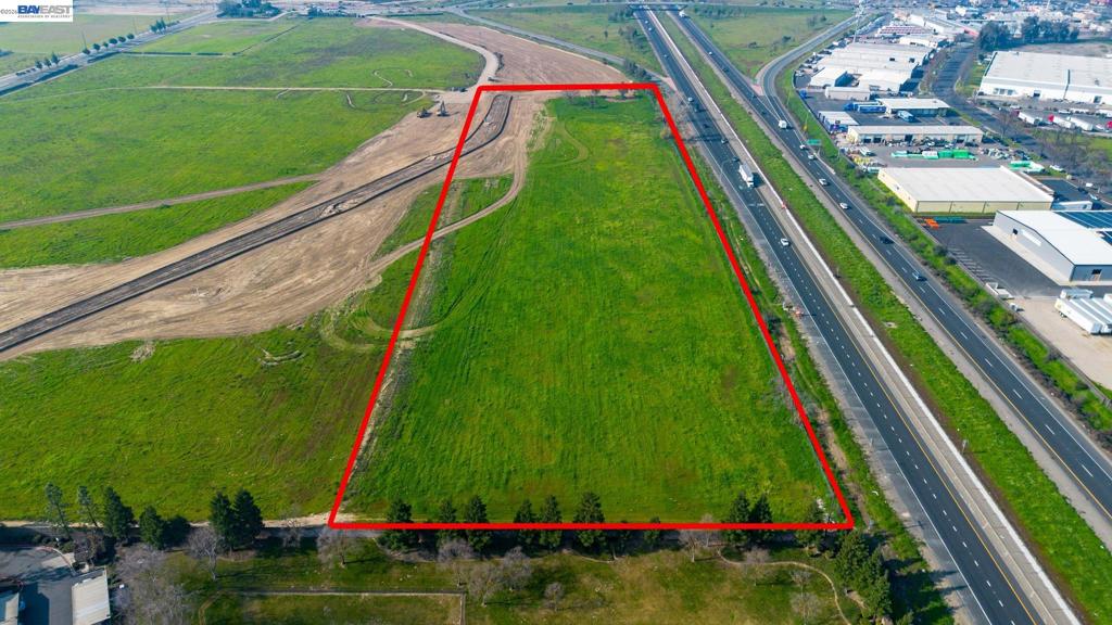 475 Quintal Rd, Manteca, CA 95337