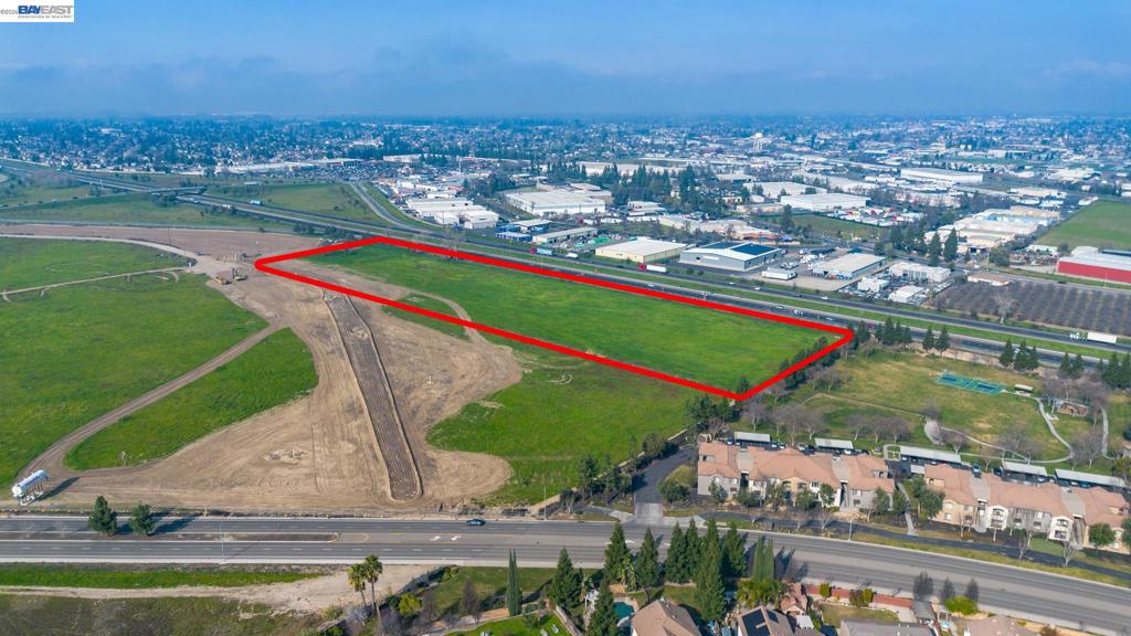 475 Quintal Rd, Manteca, CA 95337
