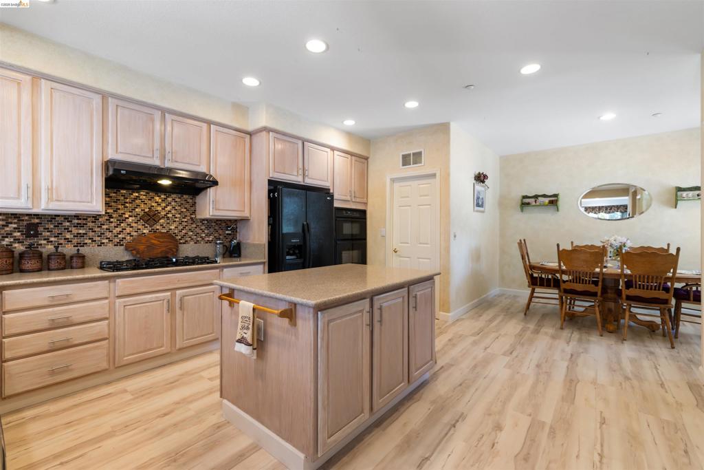 647 Macadamia Ct, Brentwood (CC), CA 94513