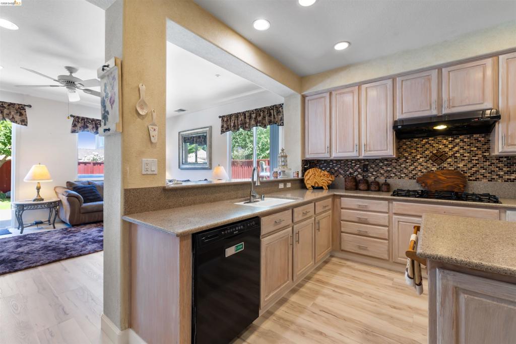 647 Macadamia Ct, Brentwood (CC), CA 94513