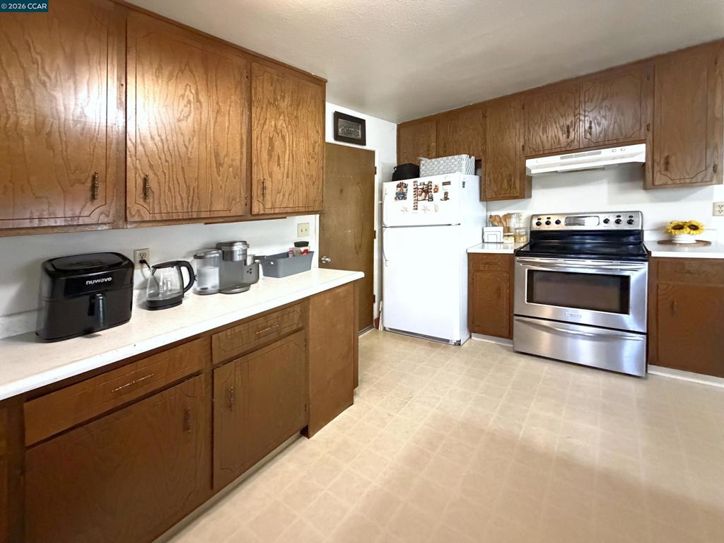 2404 2406 Counts Ct, Modesto, CA 95355